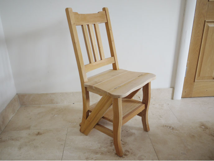 Chaise en bois modulable en escabeau