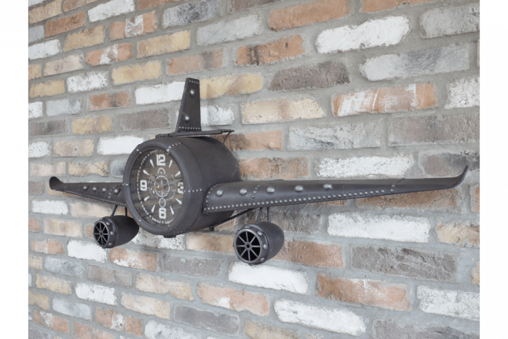 Horloge murale en forme d’avion
