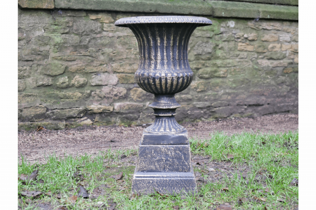 Vase Médicis en fonte finition bronze