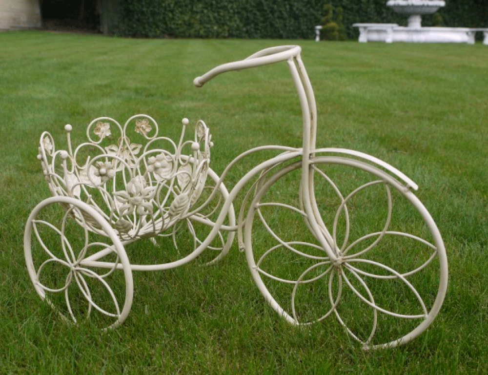 Jardinière en métal en forme de vélo