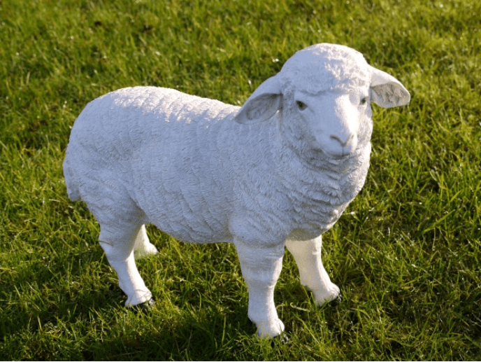Statue animalière d'un mouton en résine