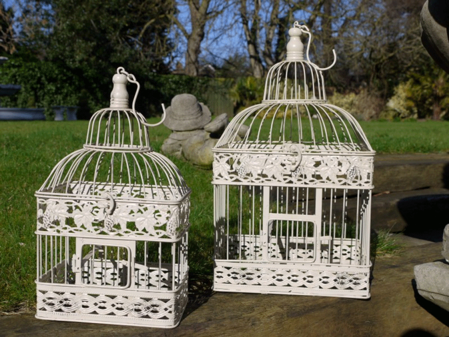 Deux cages à oiseaux rectangles en métal