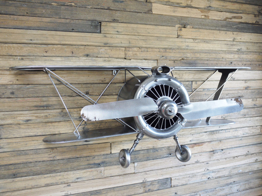 Décoration murale en forme d'aéroplane