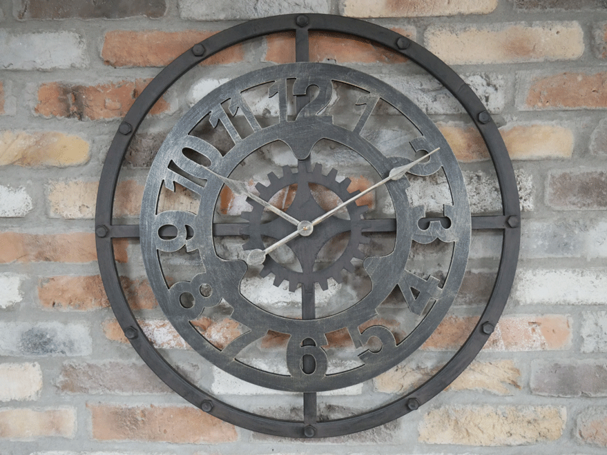 Horloge murale ronde en métal style indus