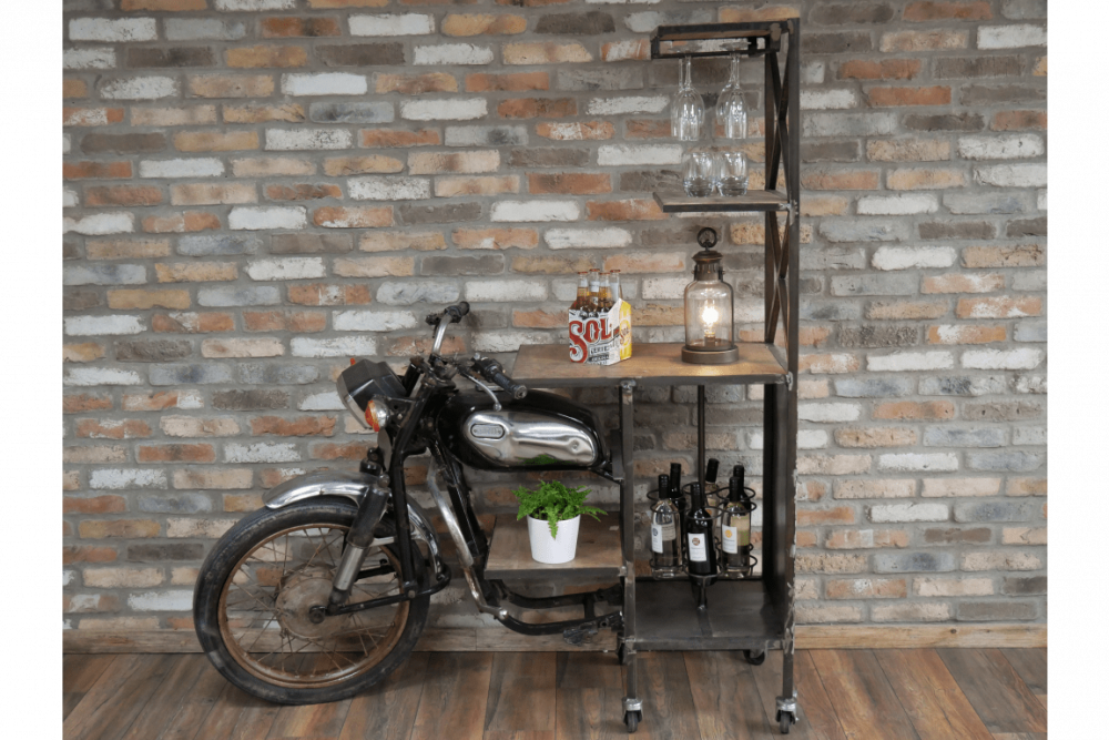 Bar fait avec une moto ancienne recyclée
