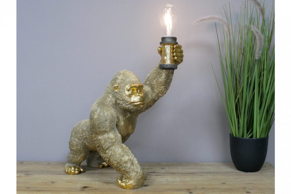 Lampe de table en forme d'un gorille. L'ampoule LED est alimentée par des pilles, ce qui vous permets de placer cette lampe décorative ou vous voulez, sans chercher une prise de courant.