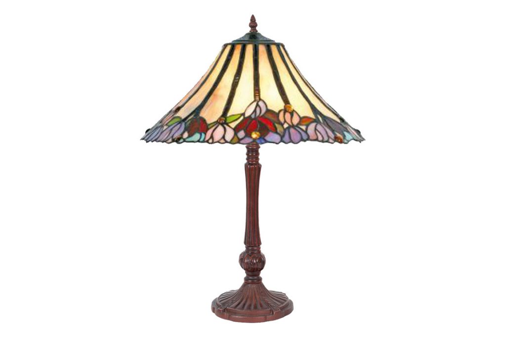 Grande lampe style Tiffany Art Nouveau avec un décor de fleurs et un pied en métal. Le bord de chaque morceaux de verre est entouré d’une fine feuille de cuivre et soudé à l’étain pour l’assemblage de l’abat-jour.