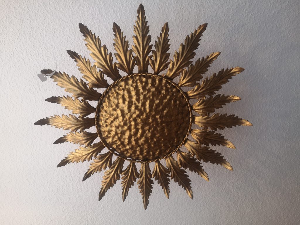 Plafonnier soleil vintage en métal doré
