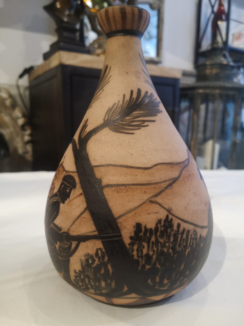 Vase Ciboure à col pincé motif de chasse