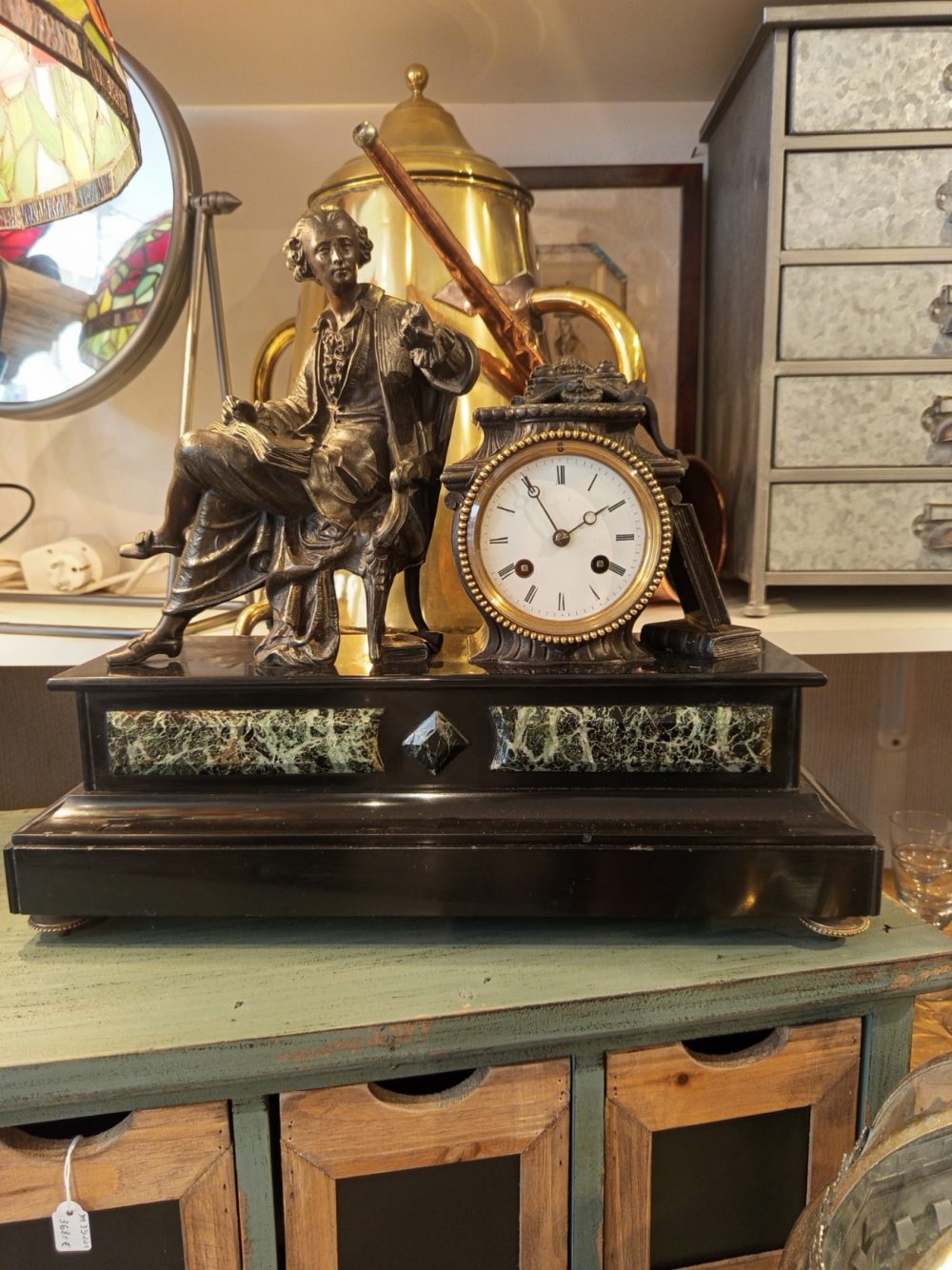 Pendule de cheminée en marbre et régule