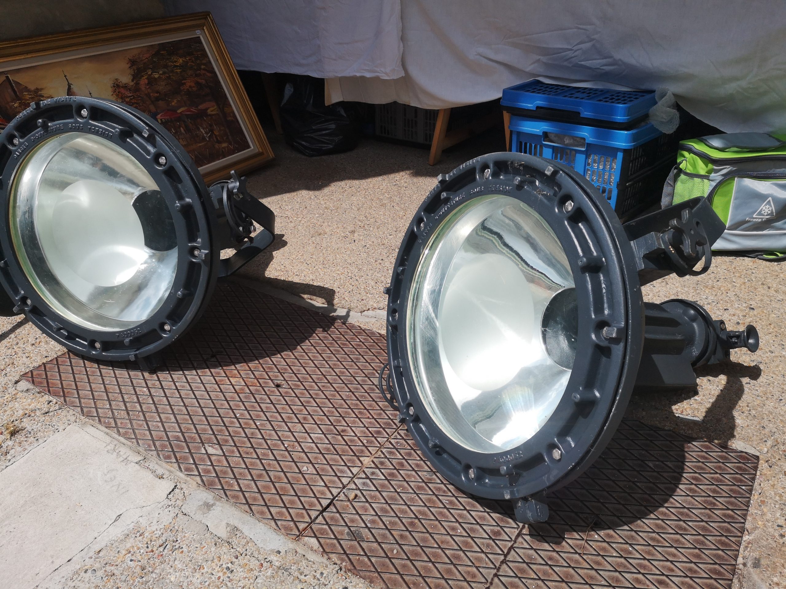 2 Grandes Projecteurs Industriels Anciens