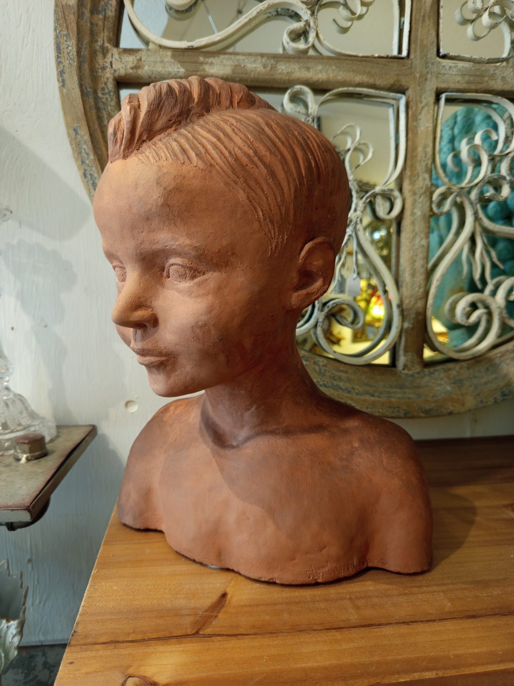 Joli Buste D'enfant En Terre Cuite Signé – Image 2