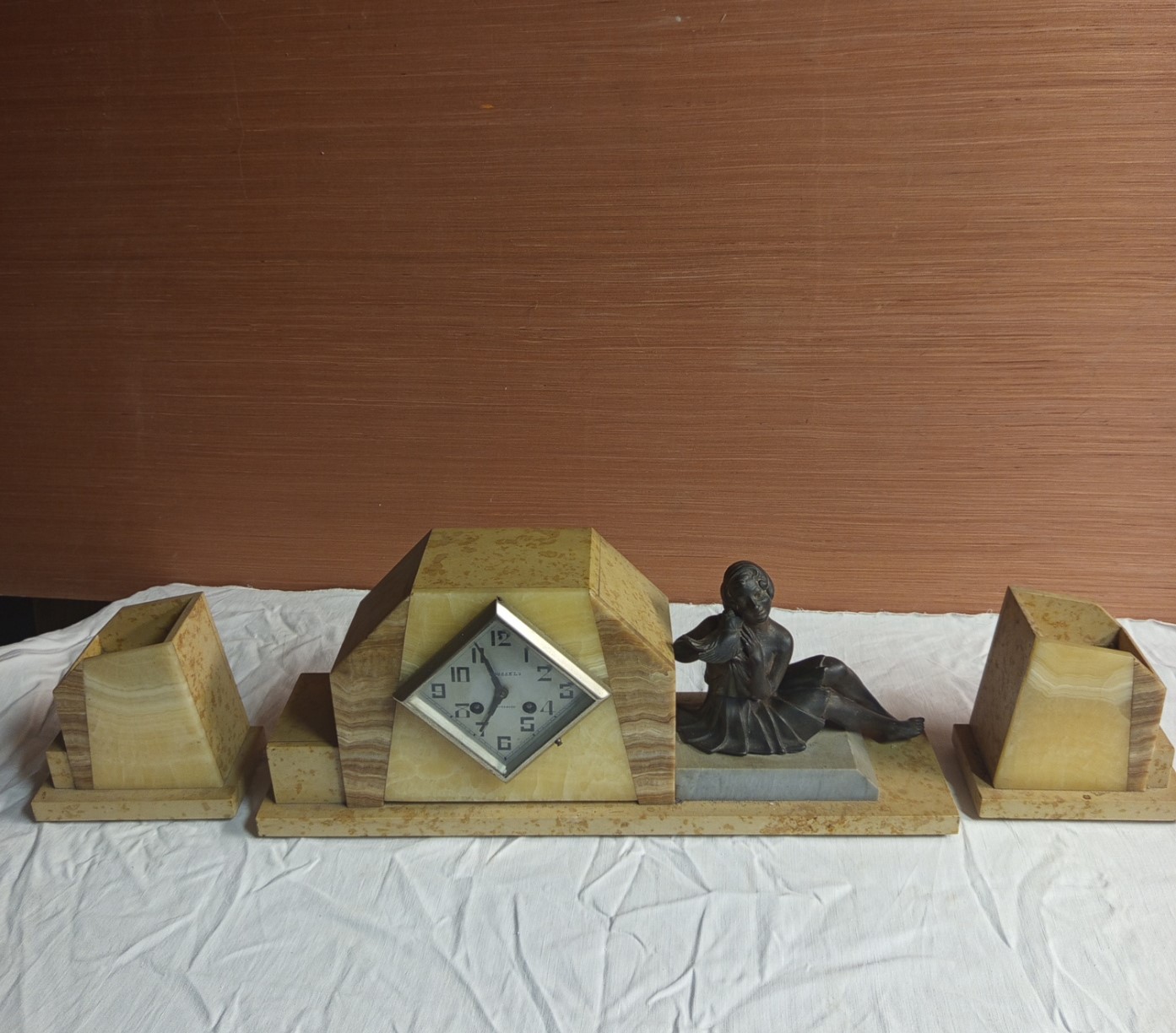 Pendule Art Déco et ses deux cassolettes