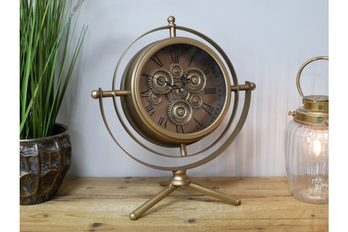 Horloge de table en métal dorée à rouage