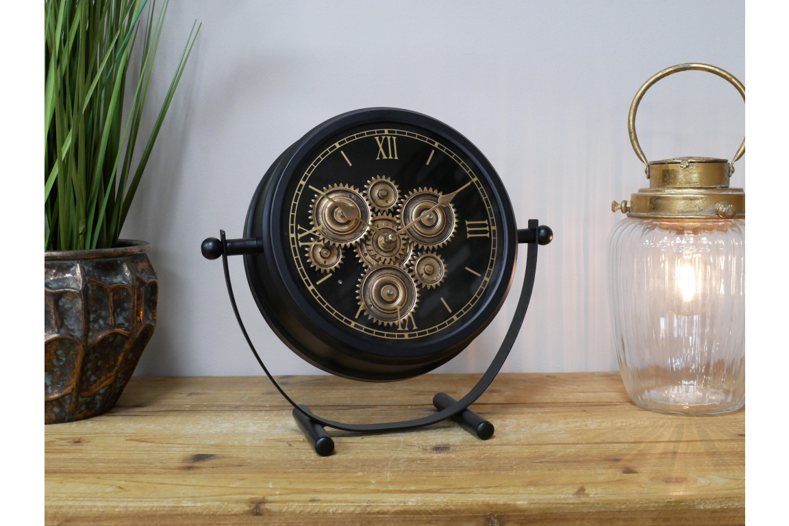 Horloge de table en métal noir à rouage